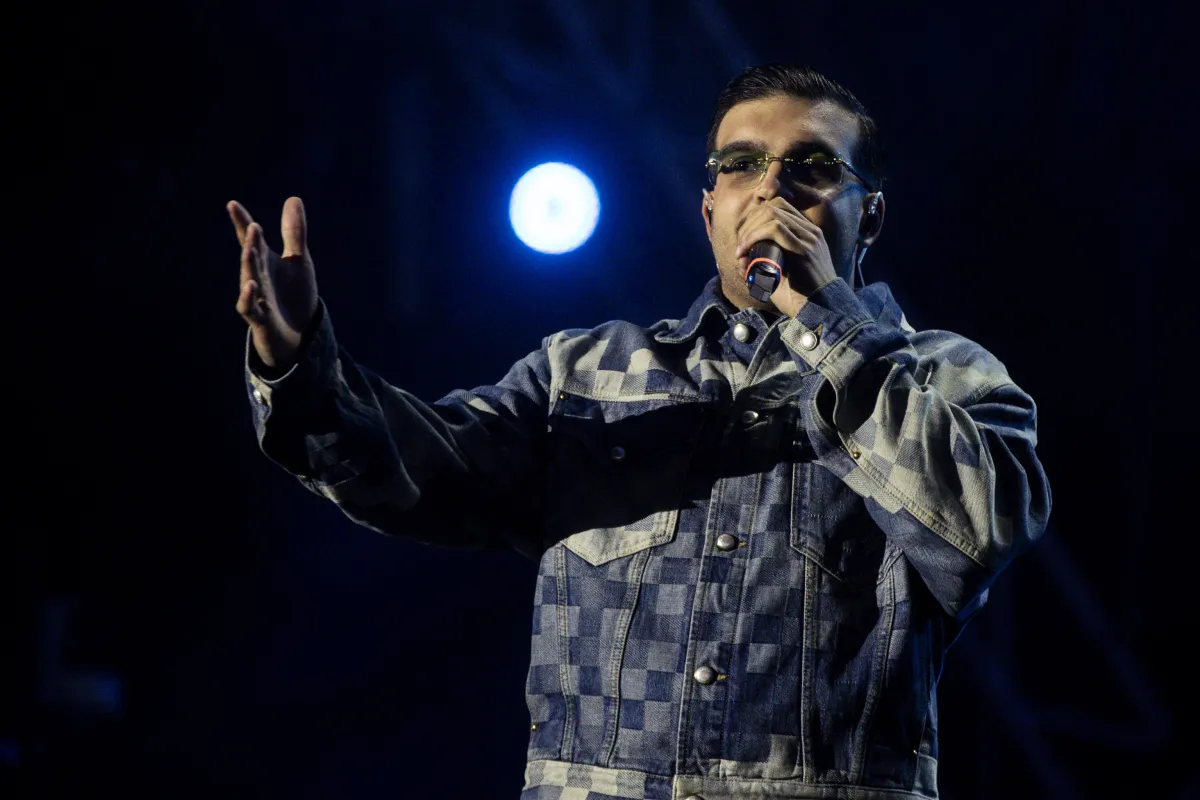 La vita privata di Geolier: chi è la fidanzata attuale del cantante?