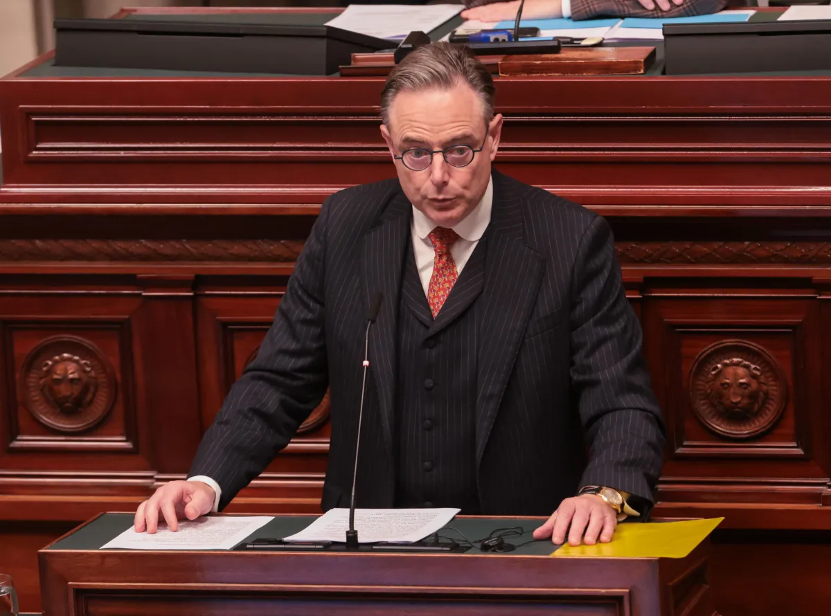 Finanziamento UE all’Ucraina, il premier belga boccia l’uso dei beni russi: le dichiarazioni di De Wever mandano in tilt Bruxelles