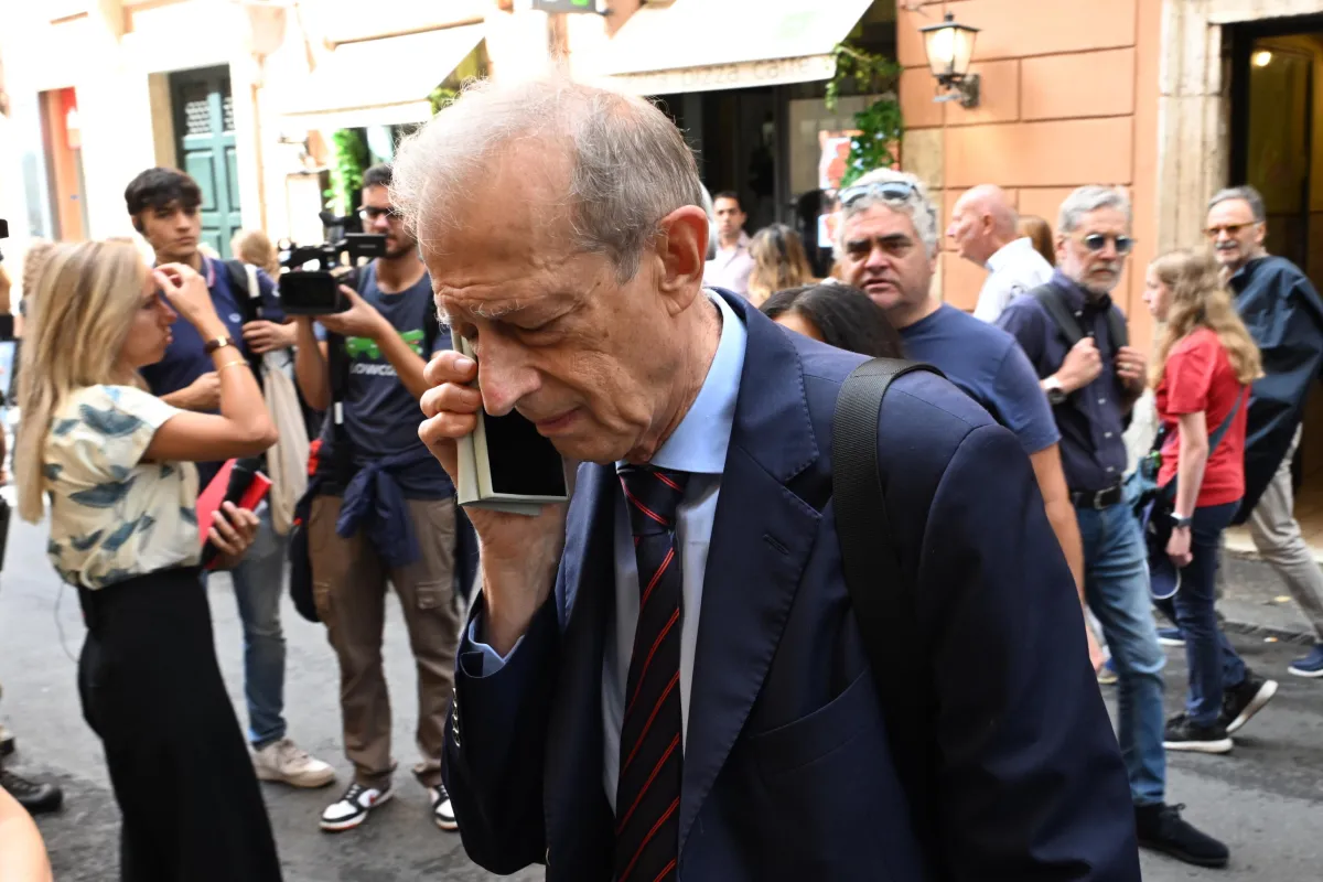 Il manganello di Travaglio contro Fassino: "È un pover'uomo, deve essere cacciato dal Pd"
