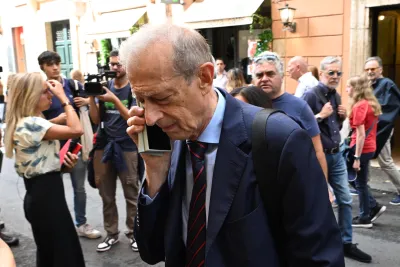 Il manganello di Travaglio contro Fassino: "È un pover'uomo, deve essere cacciato dal Pd"