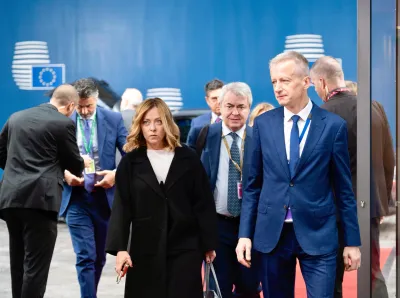 Migranti, basta ambiguità: l’UE approva la lista unica dei Paesi sicuri. Roma detta la linea