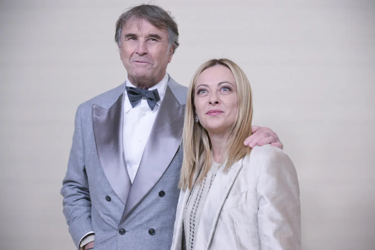 Meloni al film su Brunello Cucinelli: il pantheon del centrodestra è sempre in aggiornamento