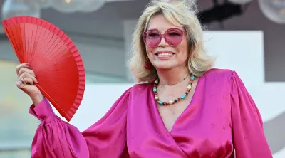 Dove vive Amanda Lear oggi? I viaggi di una diva