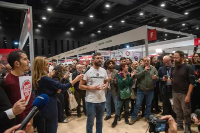 Chi è Mattia Tombolini, il braccio destro di Ilaria Salis che ha organizzato la protesta antifascista contro "Passaggio al Bosco"