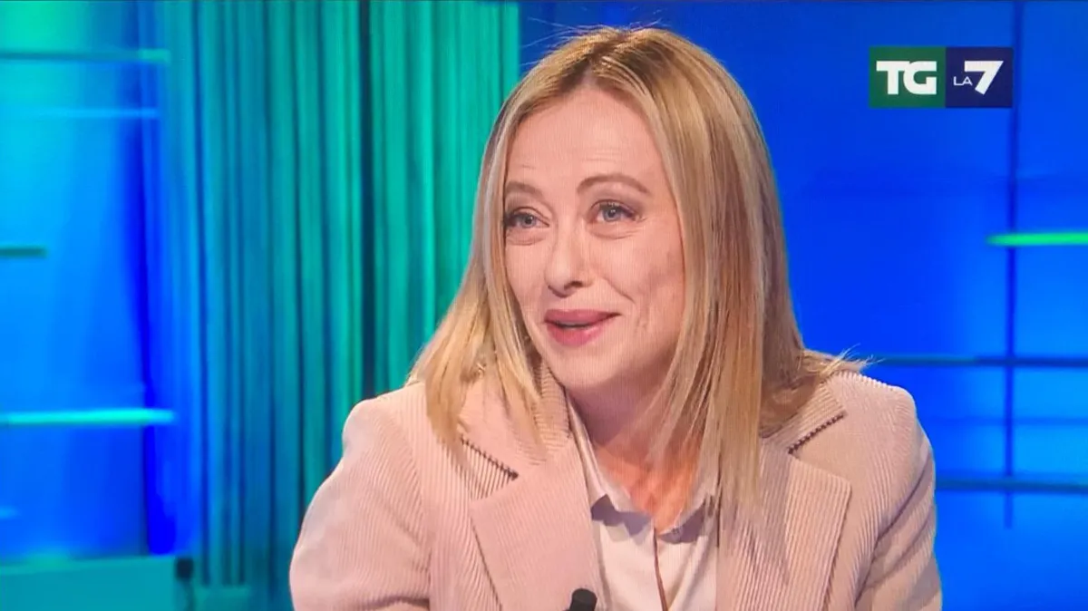 Il sondaggio dell’Immacolata rivela una frattura netta: la destra scappa via, la sinistra è in crisi nera