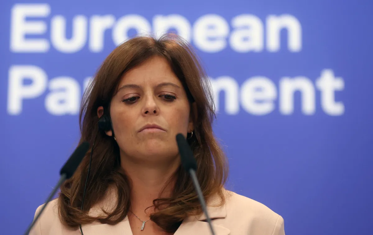 L’UE approva l' accordo per rimpatri “lampo”, Ilaria Salis denuncia un “piano di deportazione di massa”