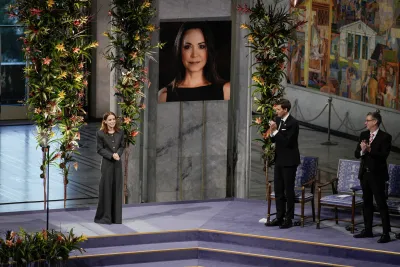 Nobel per la Pace a Machado: la figlia ritira il premio a Oslo e legge il messaggio della madre