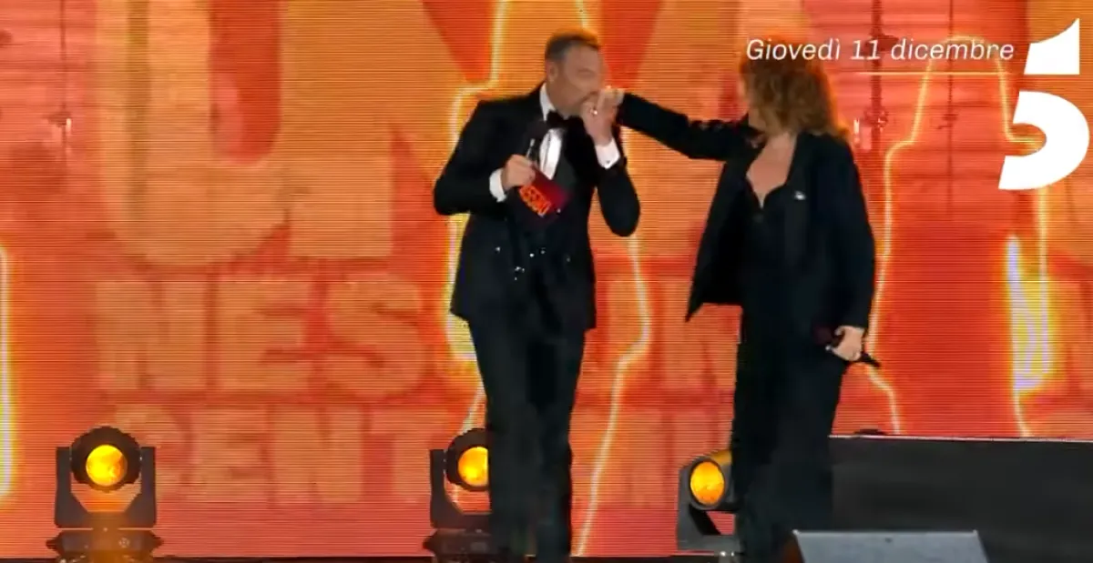 Una, Nessuna, Centomila su Canale 5 è in diretta o registrato? Scaletta e ordine di uscita dei cantanti