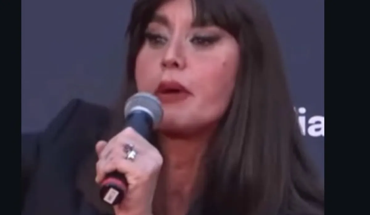 La ministra dell'Università Bernini contestata alla festa di Atreju: "Siete sempre e solo dei poveri comunisti!"