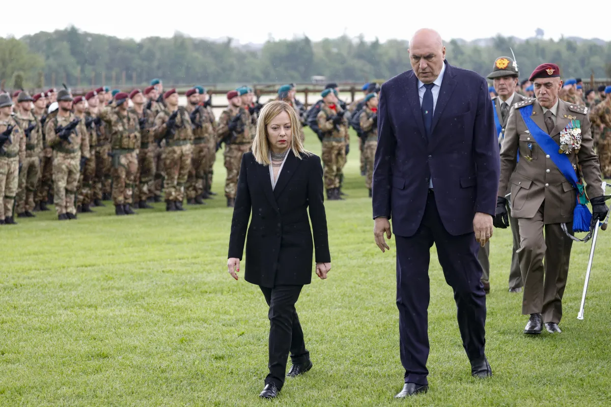 Il governo arruola 10mila nuovi soldati: l’Italia si prepara alla guerra. Ma contro chi? 