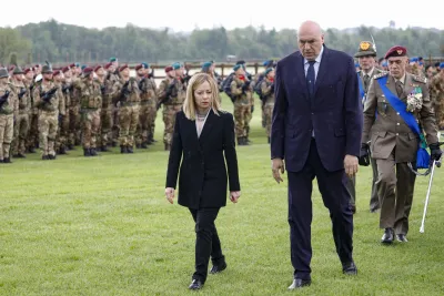 Il governo arruola 10mila nuovi soldati: l’Italia si prepara alla guerra. Ma contro chi? 