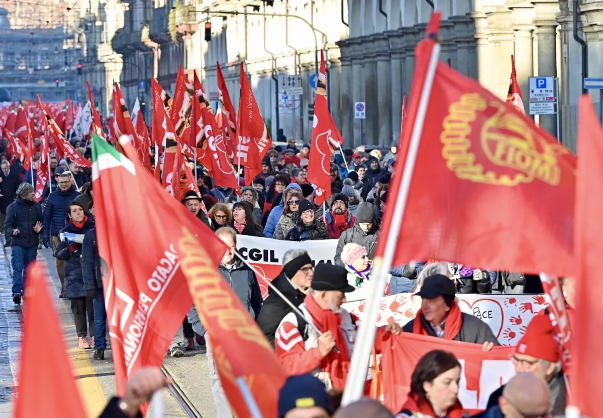 Sciopero generale, Salvini vs Landini nel il venerdì nero che paralizza l’Italia: “Si candiderà con la sinistra”