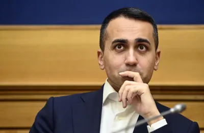 Dalle lodi a Meloni alle critiche a Conte: Di Maio prepara il suo rientro a destra?