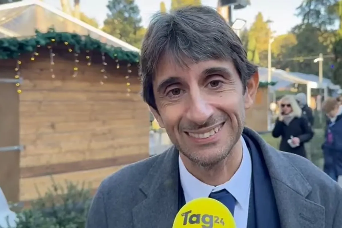 Donzelli sul cartello "Meloni, Mussolini in gonnella": "A chi ci insulta mandiamo un sorriso" VIDEO