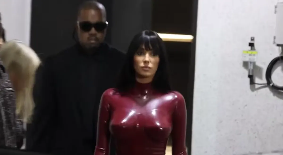 Bianca Censori, crea "mobili umani" con il suo volto: il progetto più estremo a Seoul