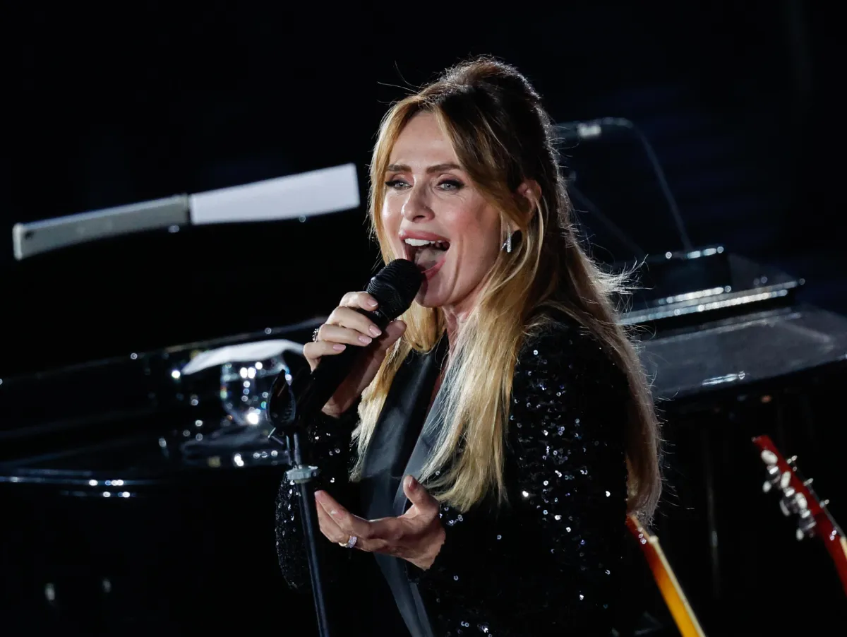 Che titolo di studio ha Serena Autieri e come è iniziata la sua carriera?