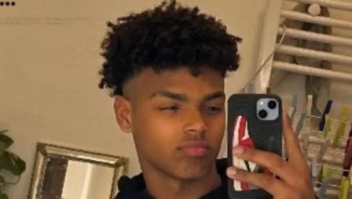 Fallou Sall ucciso a Bologna, condannato a 11 anni e 6 mesi il 16enne che lo accoltellò: la sentenza 