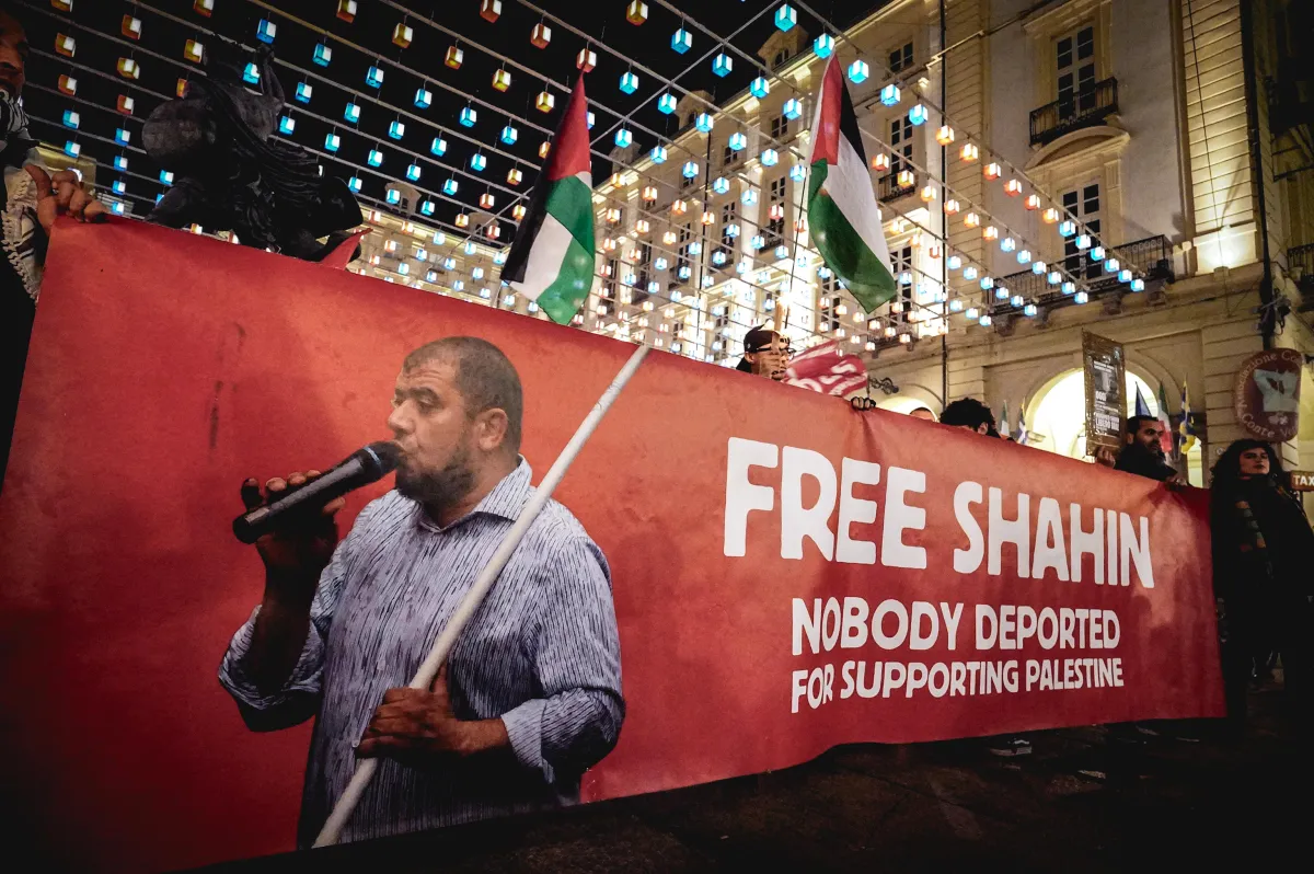 Liberato l'imam di Torino Shahin: lascia il Cpr di Caltanissetta. La decisione dei giudici infiamma lo scontro politico