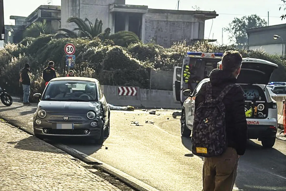 Tragedia a Pozzuoli, chi è il 16enne morto nello scontro tra auto e scooter: grave l'amico