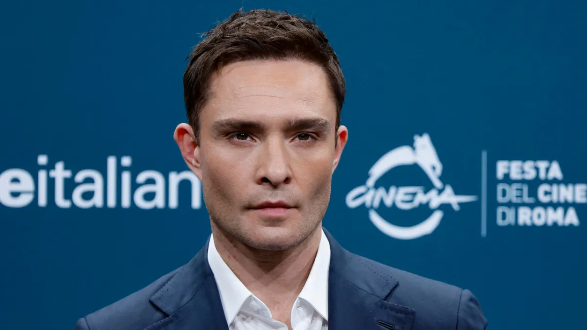 Le origini di Ed Westwick: chi sono i genitori e dove vive oggi il cattivo di “Sandokan”