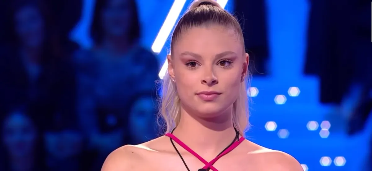 Grande Fratello 2025, la gaffe con Simona Ventura e Giulia Soponariu: cosa è successo in diretta?