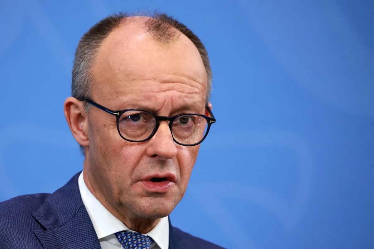 Il cancelliere tedesco ha davvero paragonato Putin a Hitler? Le parole di Friedrich Merz fanno discutere