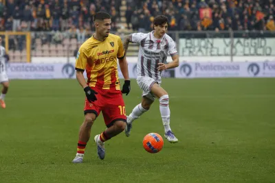 Infortunio Berisha, stop lungo per il centrocampista del Lecce: quando torna e quante partite salta