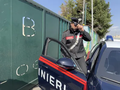 Incidente sul lavoro a Napoli, 49enne morto mentre carica un container sul camion: aperta inchiesta
