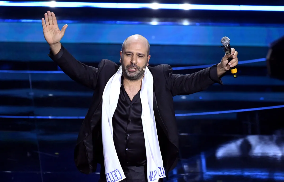 Checco Zalone a reti unificate: da Canale 5 a Mediaset Extra, ecco dove vedere il video messaggio
