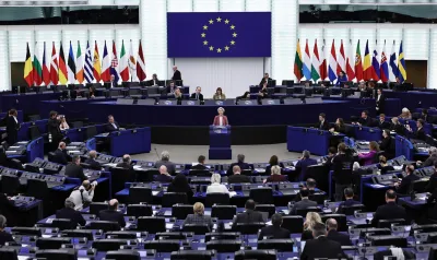 Parlamento UE approva lo stop totale al gas russo: via libera al piano contro la dipendenza da Mosca