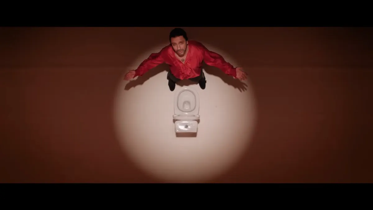 Checco Zalone, la clip "Prostata Enflamada" spopola su internet: cosa sta succedendo