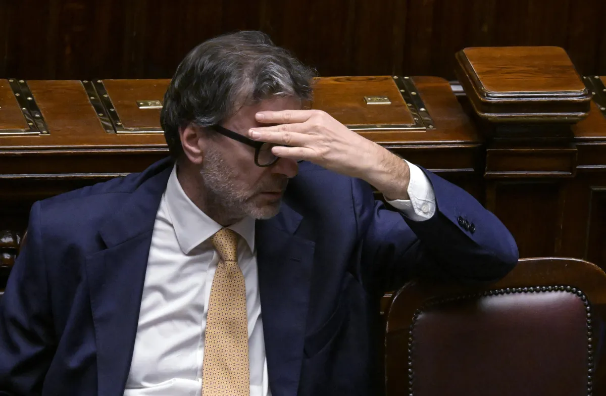 Caos pensioni, stretta scongiurata ma non la crisi di Governo: chieste le dimissioni di Giorgetti