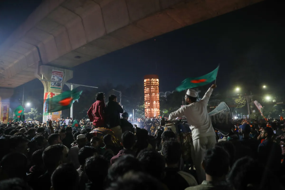 Proteste in Bangladesh: migliaia in strada dopo la morte di un giovane attivista a pochi mesi dalle elezioni