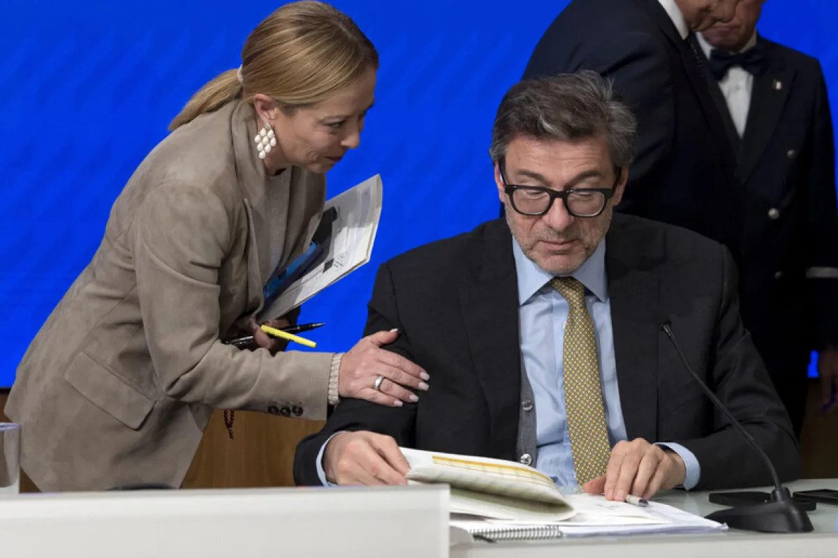 Manovra, il governo cambia rotta: salta l’anticipo pensione con i fondi integrativi, nuove risorse per imprese e Tfr