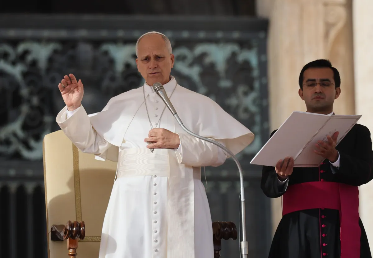 Travaglio utilizza Papa Leone per attaccare l'Europa degli "europsichiatrici" e Mattarella