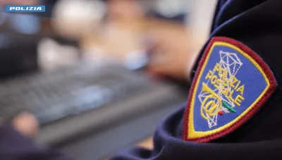 Genova, adescava ragazzine sui social: 30enne si autodenuncia dopo le minacce del papà di una vittima