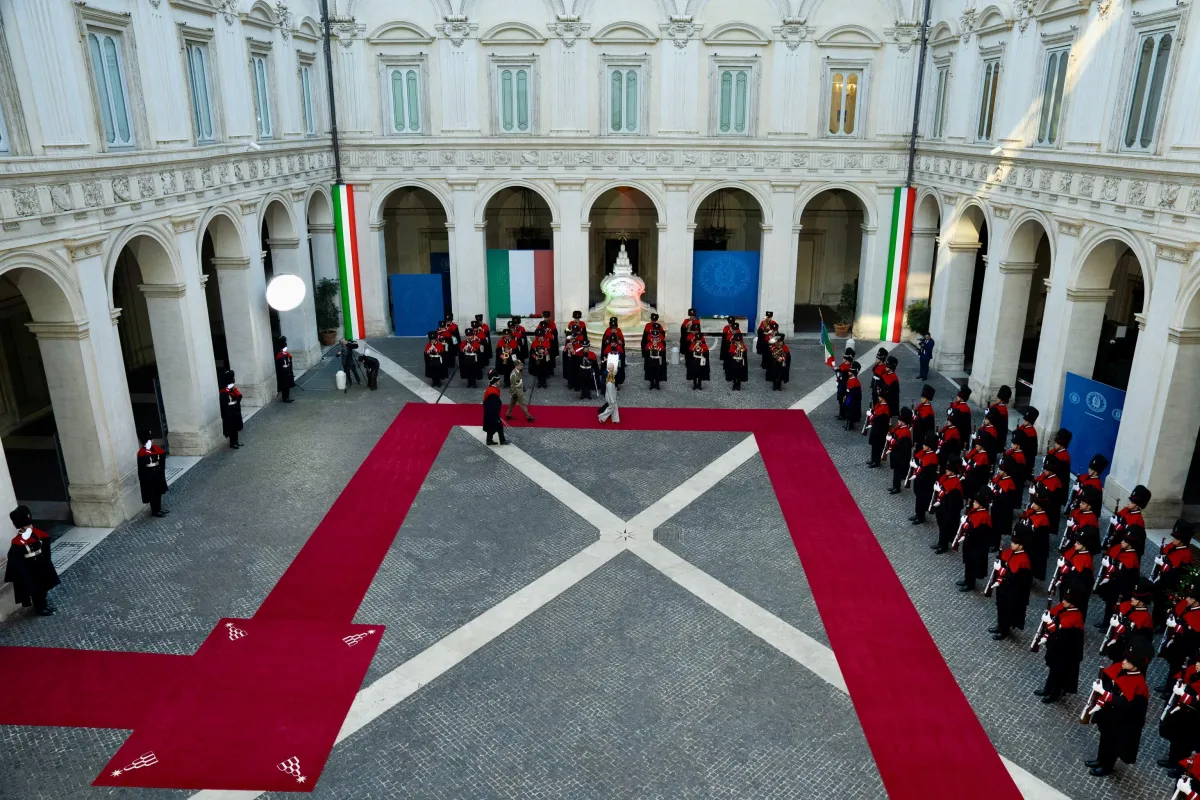 Il Fatto Quotidiano e alla casta di Palazzo Chigi: per chi ne fa parte aumenti, per gli altri sacrifici 