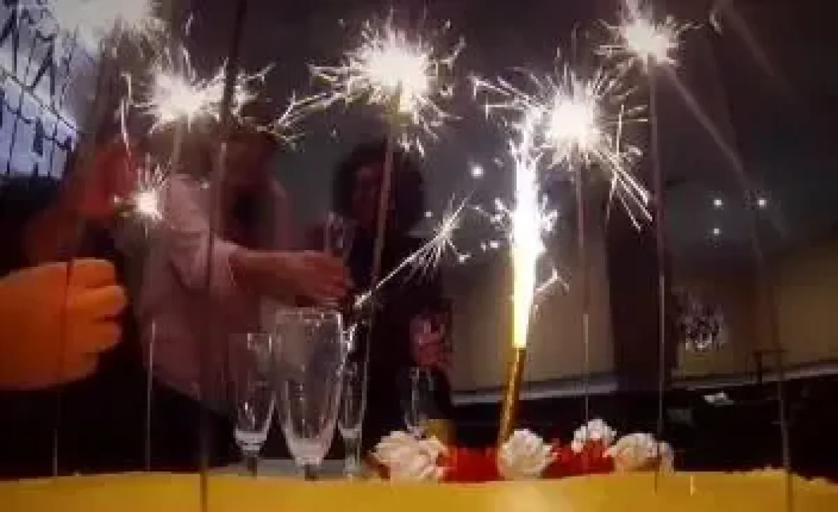 Pandori e panettoni al metallo: lo studio Unicusano svela i rischi delle candeline pirotecniche sui dolci