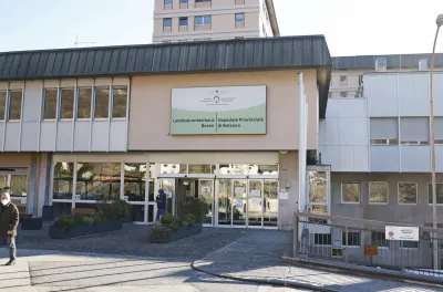 Dramma in Alto Adige: morto dopo una settimana di agonia il bimbo di 4 anni caduto in piscina a Curon