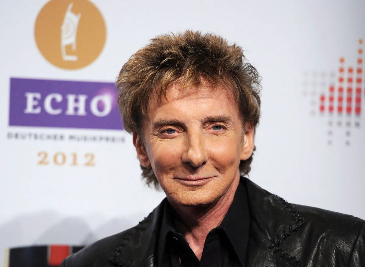 Che malattia ha Barry Manilow? Il cantante rivela la diagnosi e rimanda il tour 