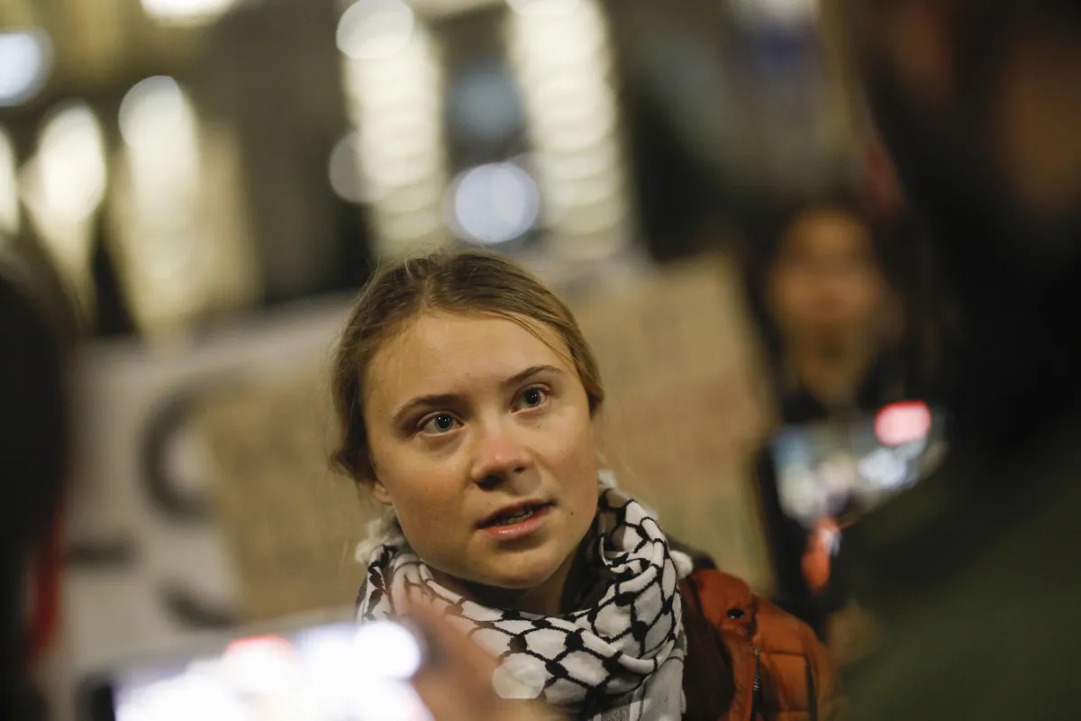 Perché Greta Thunberg è stata arrestata a Londra: solidarietà agli attivisti di Palestine Action