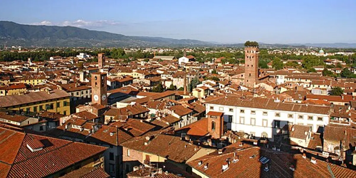 Lucca dice stop ai negozi di souvenir nel centro storico