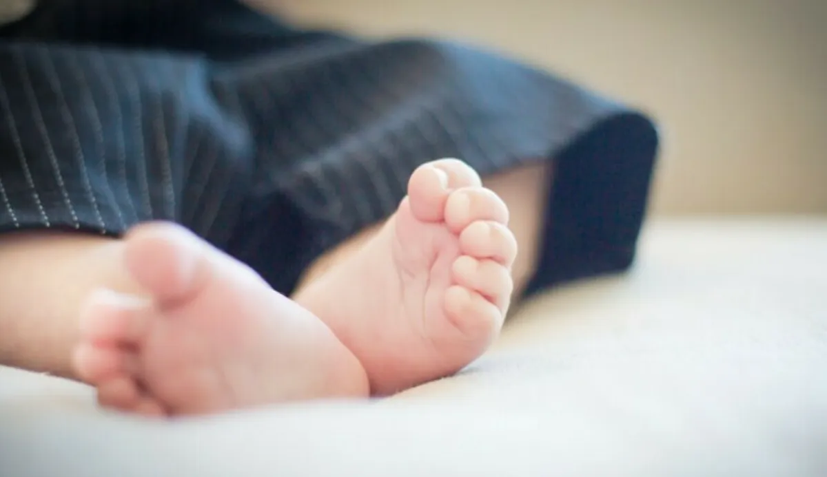 Bimba di 4 mesi trovata morta in casa nel Lodigiano: disposta l’autopsia, nessuna ipotesi esclusa