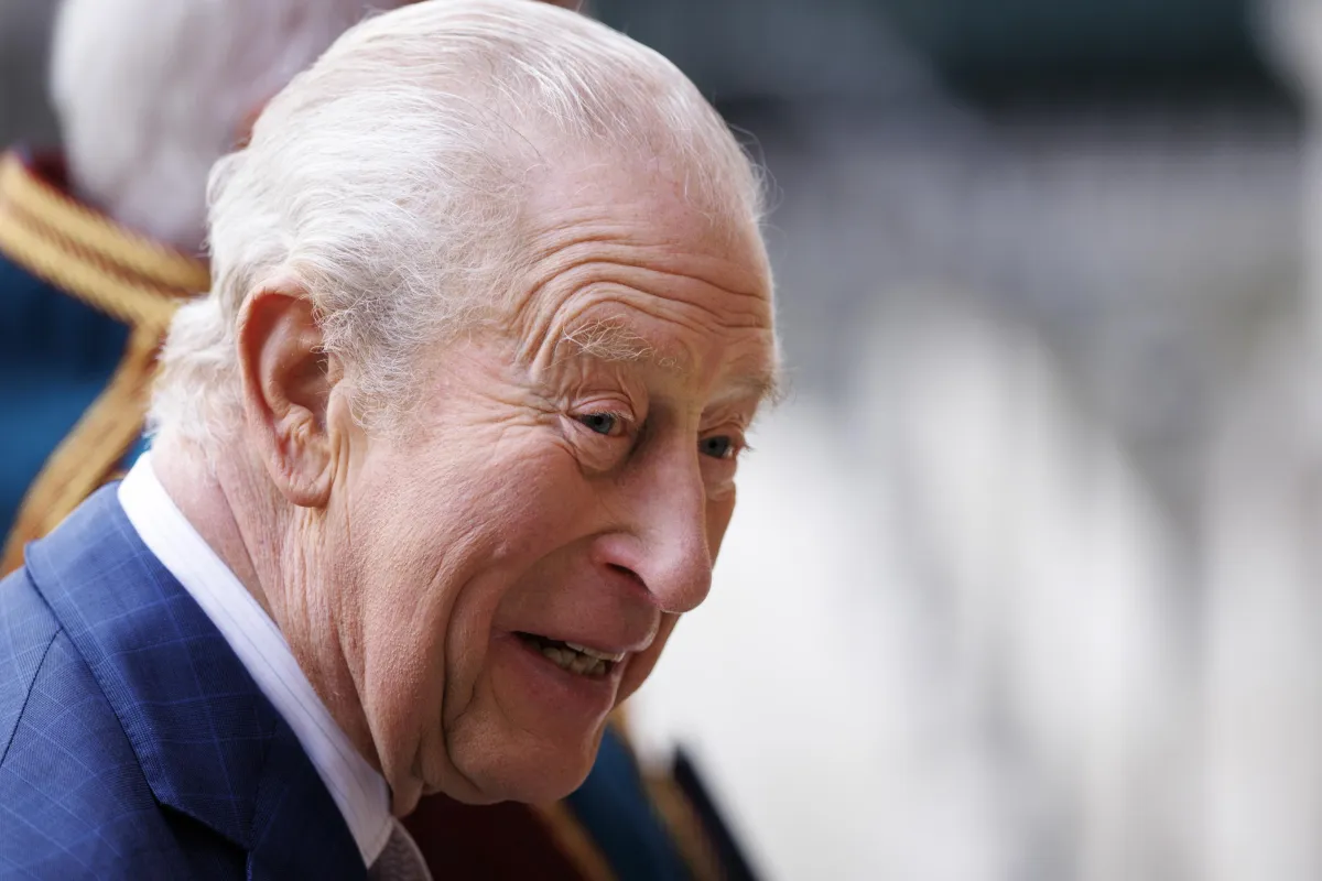 Regno Unito, Natale reale a Sandringham: protocollo rigido con riti antichi e grandi assenze