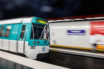 Parigi, attacco con coltello sulla metro: chi è il sospettato e cosa è successo