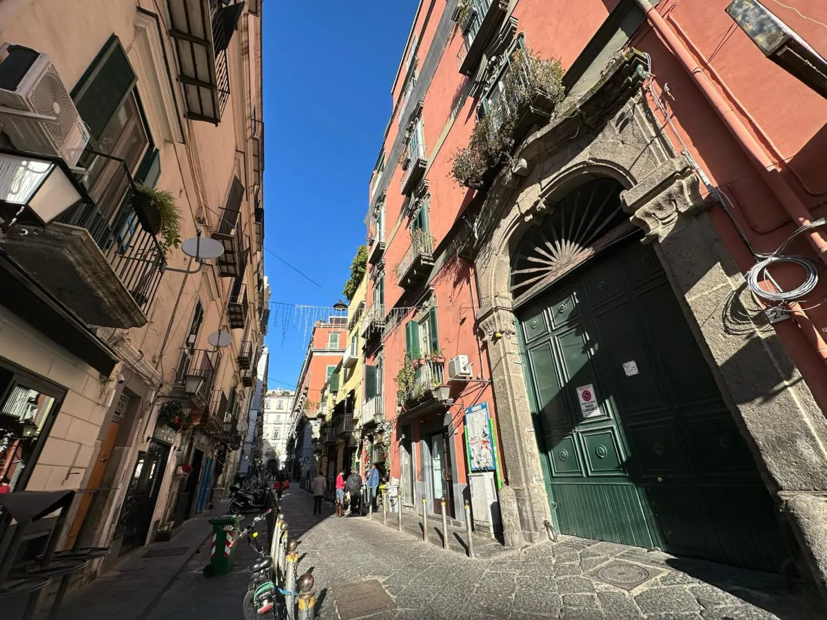 Bruno Petrone accoltellato a Napoli, ancora gravi le sue condizioni: 5 minorenni si costituiscono