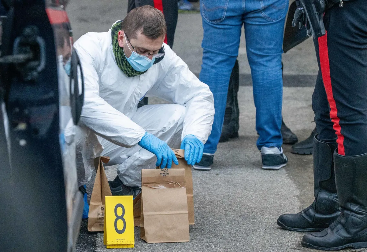 Donna trovata morta a Milano, mistero sull’identità: un uomo ripreso dalle telecamere