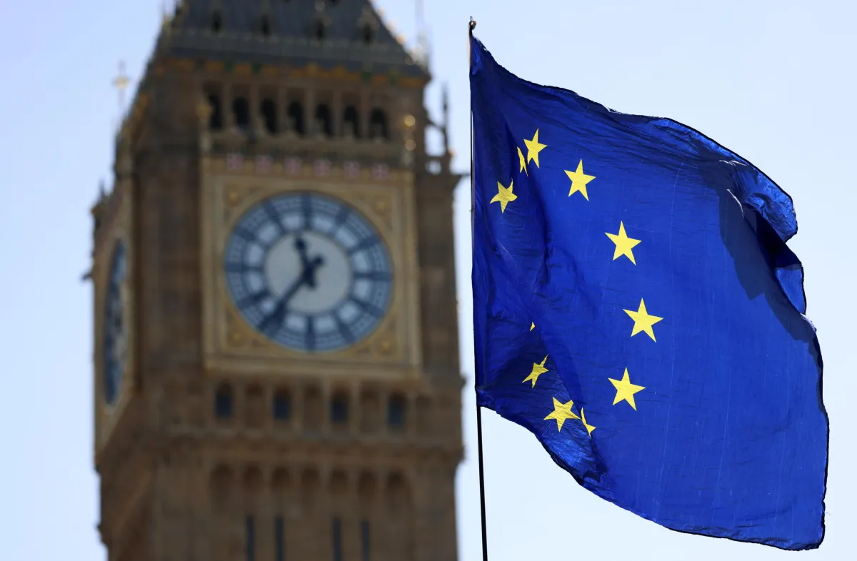 Regno Unito, gli elettori progressisti favorevoli a negoziati per il rientro nell’UE: il sondaggio