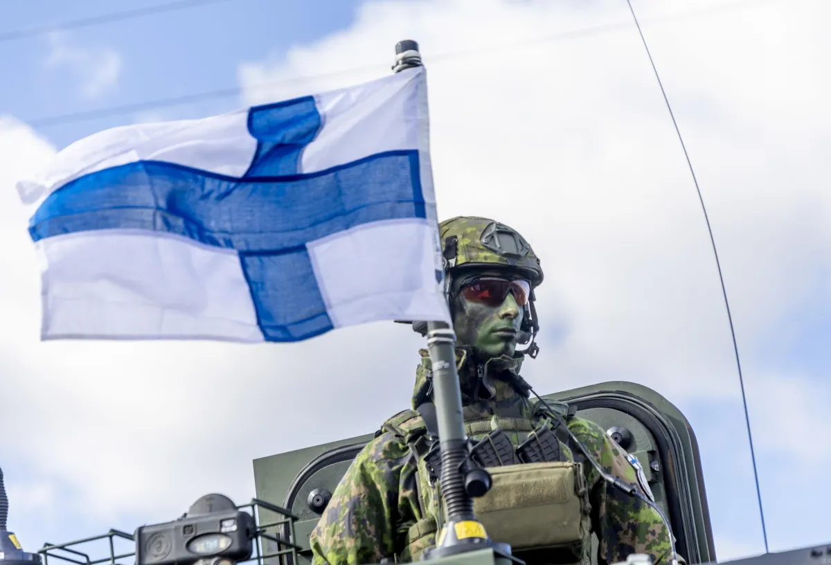 La Finlandia innalza l’età dei riservisti a 65 anni: Helsinki mira ad assicurarsi la prontezza militare contro le minacce