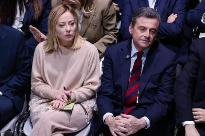 Calenda verso il centrodestra? Gli indizi da osservare, da Milano a Torino